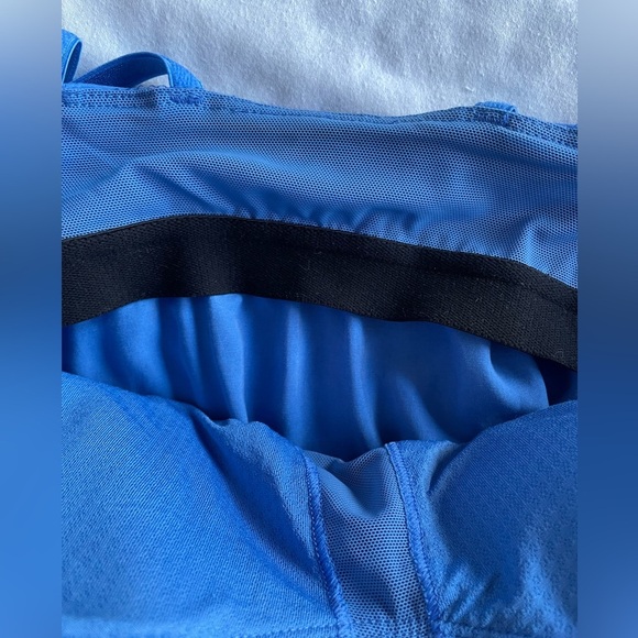 Lululemon size 2 babydoll tank top with adjustable straps and removable cups - Picture 5 of 8